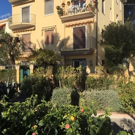 Apartment Family On Bike Path In Front Of The Beach Sanremo